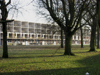 907722 Gezicht op de bouw van het nieuwbouwcomplex 'De Binnenhof' aan de Talmalaan te Utrecht, vanaf de Goeman Borgesiuslaan.